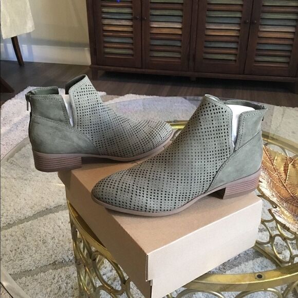 Francesca’s booties size 9 olive color - Picture 2 of 5